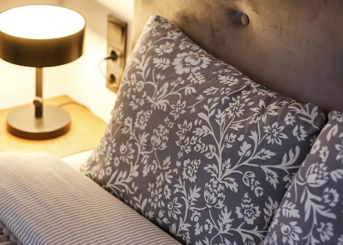 Cozy Top-floor With Views Apartman