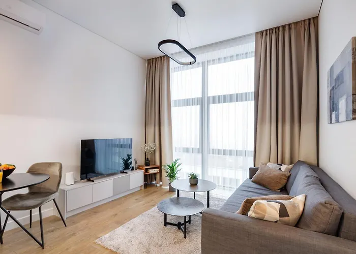 Cozy Top-floor With Views *