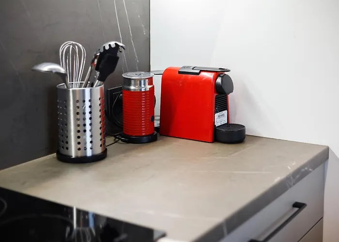 Cozy Top-floor With Views *