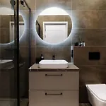 Cozy Top-floor With Views Apartment *